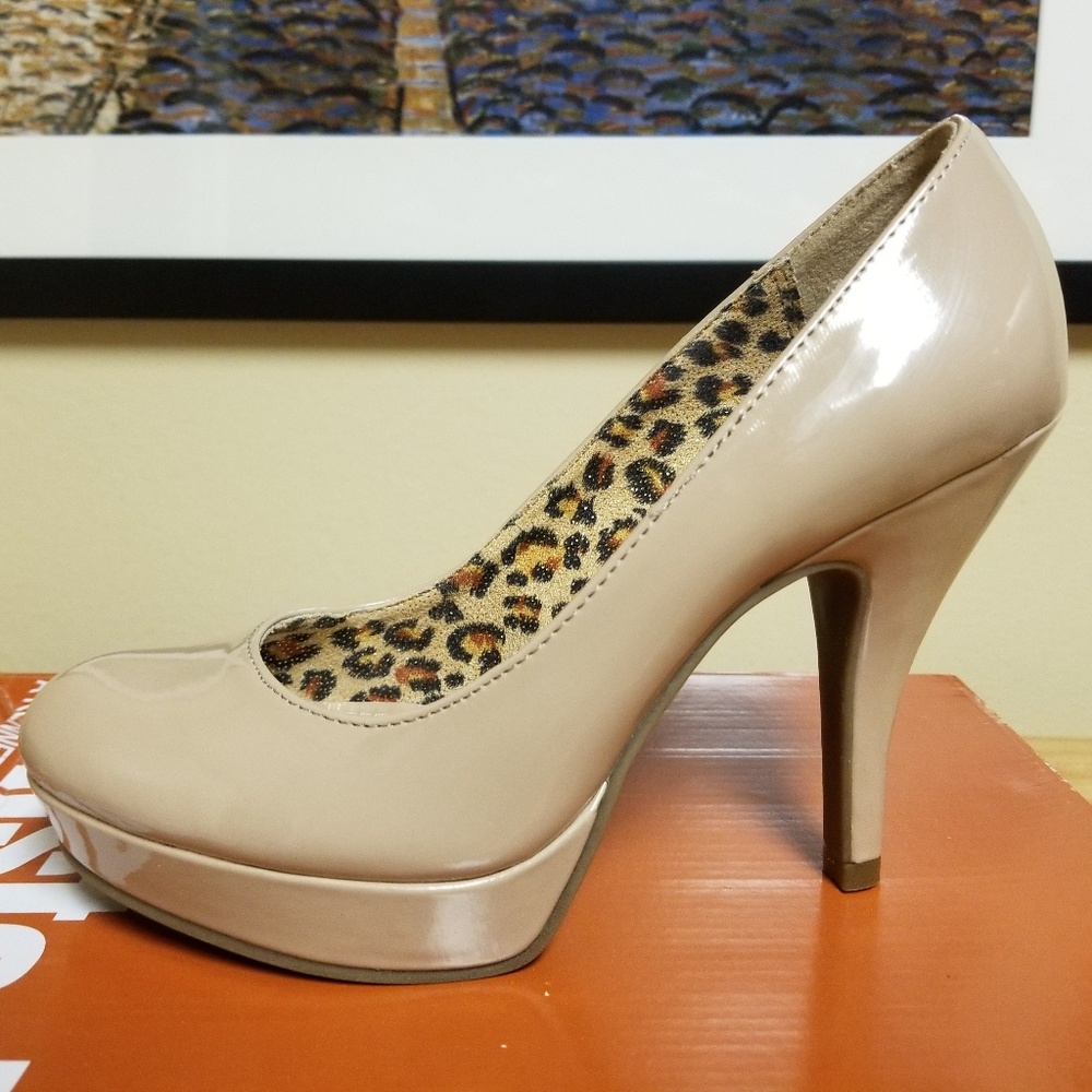 Nude Patent Mid-Heel Platform Pumps